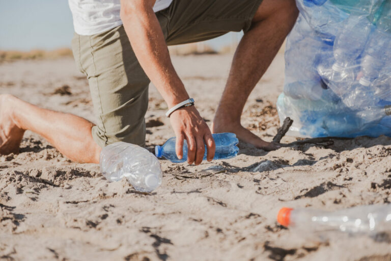 Hiszpańskie plaże. Po wakacjach wolontariusze zebrali ponad 7 ton śmieci