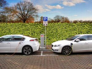 Rekordowy rok: coraz więcej aut elektrycznych