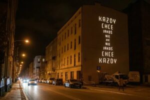 Łódź. Nowy neon z tekstem Doroty Masłowskiej