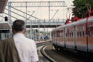 Jeden na osiem polskich pociągów pasażerskich przyjeżdża z opóźnieniem