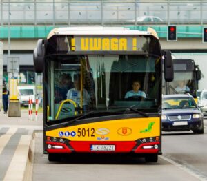 GUS: blisko 60% gospodarstw domowych korzystało z transportu publicznego