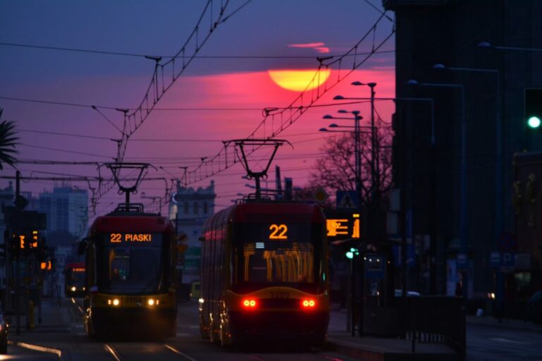 Zielona fala GPS podkręca tempo warszawskich tramwajów
