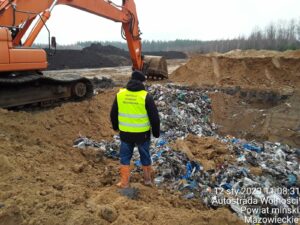 Inspektorzy WIOŚ w Warszawie ujawnili nielegalne postępowanie z odpadami