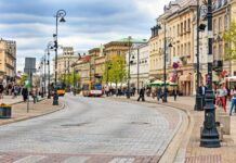 Od lipca 2024 roku stare samochody nie wjadą do centrum Warszawy Warszawa