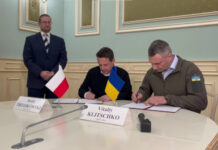 Dziesięć pociągów metra od Warszawy dla Kijowa Podpisanie umowy Trzaskowski - Kliczko