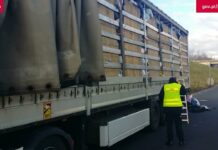 Dolnośląska KAS zatrzymała transport 16 ton odpadów odzieży używanej ze Szwajcarii