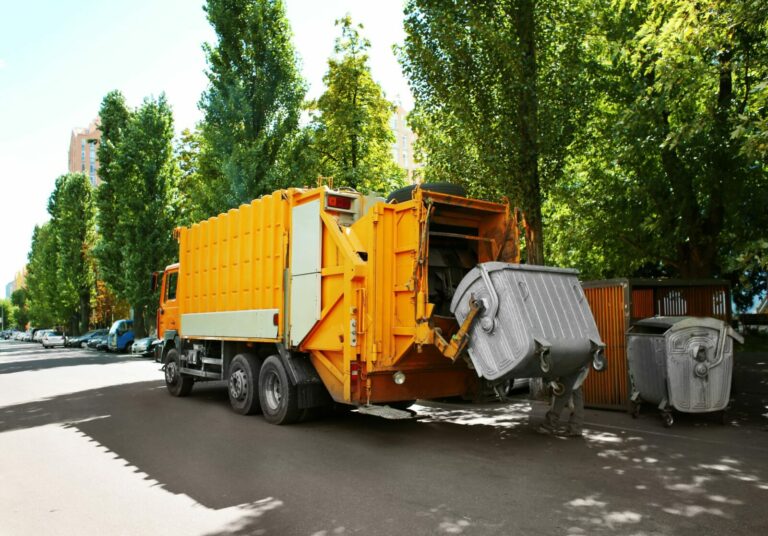 Śląskie. Kierowca śmieciarki nieprawomocnie skazany za śmiertelne potrącenie niepełnosprawnej
