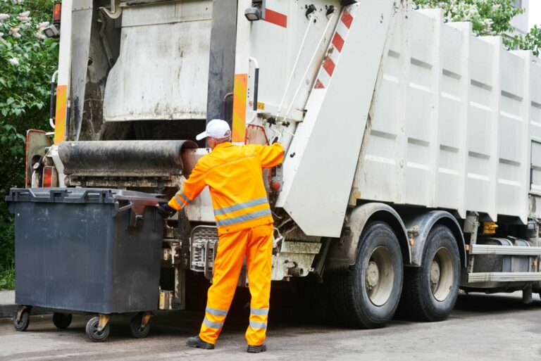 Warszawa. Zwrot części opłat za odbiór odpadów? Średnio to 1,5 zł na gosp. domowe
