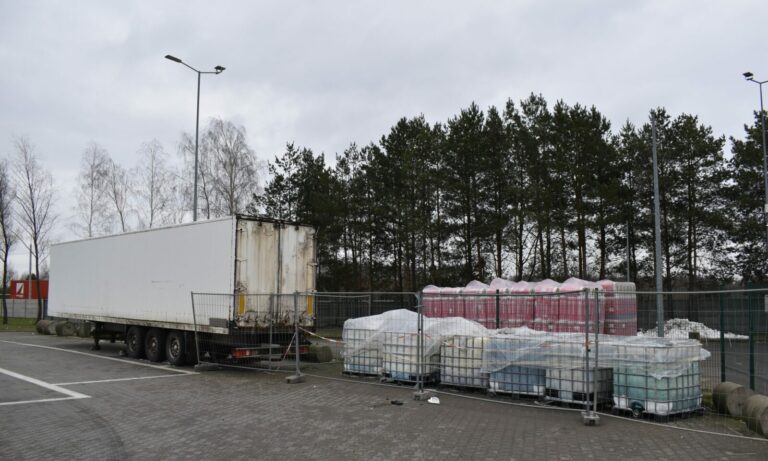 40 ton porzuconych odpadów na terenie prywatnego parkingu