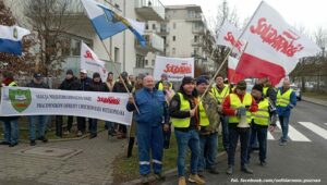 Związkowcy ze spółek wod-kan pikietują Wody Polskie. Boją się o swoją przyszłość