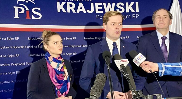 Nadzwyczajna sesja Rady Warszawy ws. Włodzimierza Karpińskiego odbędzie w ciągu 7 dni