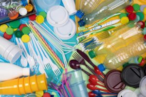 Prezydent podpisał ustawę, która ma ograniczyć stosowanie jednorazowego plastiku