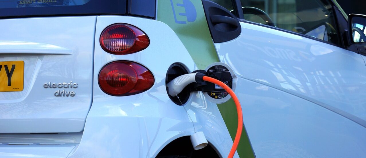 Ładowanie samochodu elektrycznego