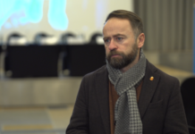 Wiceprezydent Warszawy: Miasto skupia się na pomocy w usamodzielnianiu się uchodźców z Ukrainy. Jednym z priorytetów jest opieka nad dziećmi