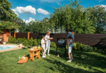 Majowy weekend, prace w ogrodzie, grillowanie… co zrobić z dodatkowymi odpadami i jak je segregować?