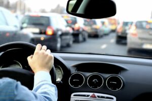 Auta górą, bo transport zbiorowy kuleje