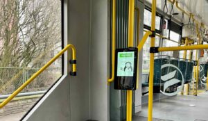 Poznań. W tramwajach zakończono montaż terminali do płatności zbliżeniowych