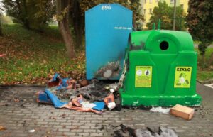 Małopolskie. 12 zarzutów dla piromana podpalającego kosze na śmieci