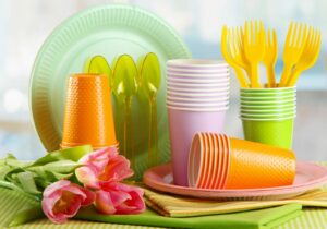 Opłaty dla firm związane z jednorazowym plastikiem będą niższe
