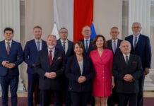 Uroczystość podpisania umów na dofinansowanie autobusów elektrycznych na Podkarpaciu