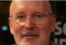Timmermans w Polsce: transformacja energetyczna uderzy w „szaleńca” Frans Timmermans
