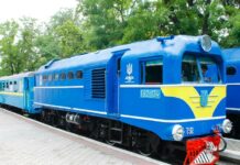 PKP liczą na unijny zwrot nakładów na inwestycje w połączenia z Ukrainą Pociąg ukraińskich kolei państwowych (Ukrzaliznytsia)