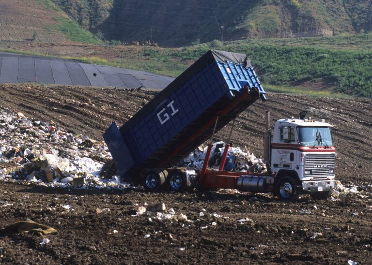 Zaskakujące dane GUS: spada ilość zbieranych odpadów komunalnych