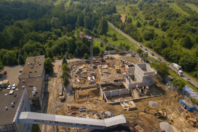 Trwa budowa nowego bloku energetycznego w Krośnie. Jej koszt to 135 mln zł. Paliwem będą tu pozostałości z sortowania odpadów