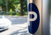 Wyłudzenia przez fałszywe kody QR na krakowskich parkomatach