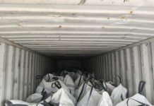 Funkcjonariusze KAS zatrzymali transport 22 ton nielegalnych odpadów