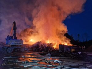 Pożar składowiska odpadów w Woli Duckiej k. Otwocka