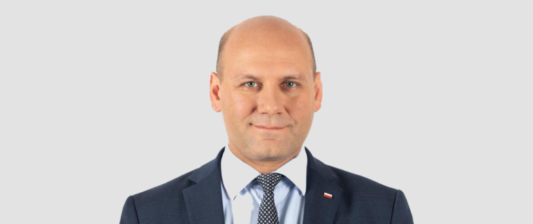 Szynkowski vel Sęk: niewdrożenie dyrektywy UE ws. wody pitnej nie ma wpływu na badanie wody na obecność bakterii legionella