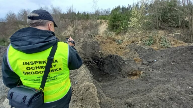 Mazowieckie. Wojewoda zlecił służbom czynności kontrolne ws. udaremnienia powstania nielegalnego składowiska odpadów