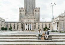 Czy centrum Warszawy coraz bardziej przypomina slums?