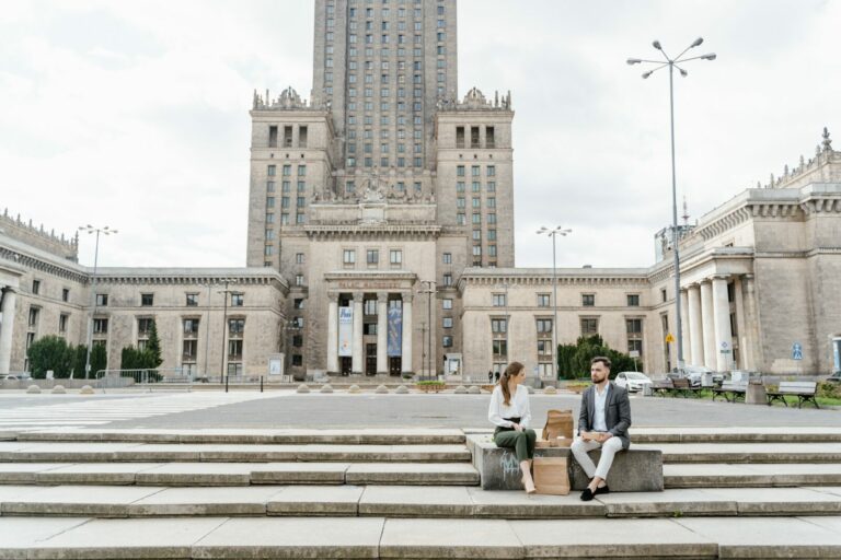 Czy centrum Warszawy coraz bardziej przypomina slums?