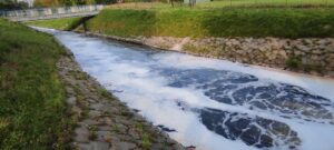 Wykryto zanieczyszczenia w rzece Nacynie w Rybniku