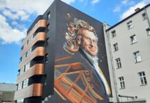 Odsłonięto mural poświęcony Zbigniewowi Wodeckiemu