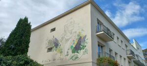Warszawa. Odsłonięto mural poświęcony Agnieszce Osieckiej - hołd poetki czy marketing firm?