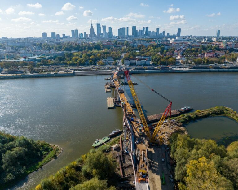 Warszawa. Most pieszo-rowerowy przez Wisłę ma być gotowy na wiosnę