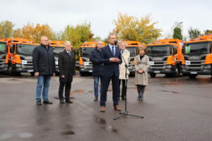 Piętnaście nowych bezpylnych śmieciarek w Warszawie
