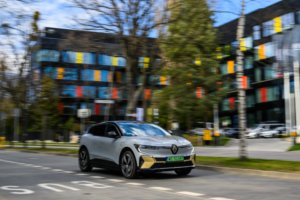 Na co zwrócić uwagę prowadząc auto elektryczne