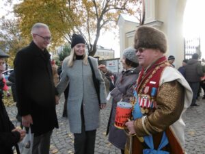Ratowanie nagrobków na zabytkowym cmentarzu w Łomży możliwe dzięki kweście