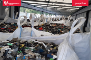 Dolnośląska KAS zatrzymała nielegalny transport odpadów z Holandii