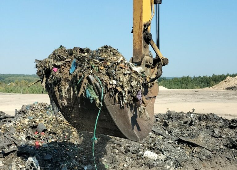 Śląskie. WIOŚ wstrzymał działalność dwóch firm zajmujących się gospodarką odpadami