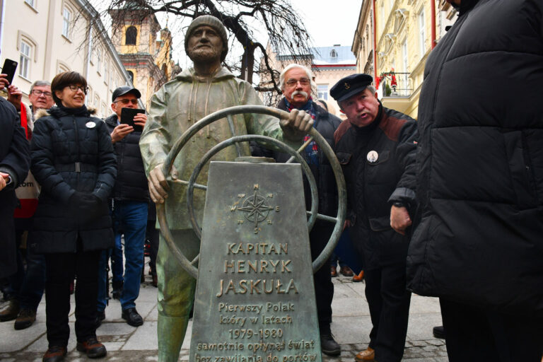 Uroczyste odsłonięcie pomnika żeglarza Henryka Jaskuły w Przemyślu