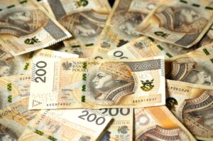 Wzrost wynagrodzeń i uposażeń, w tym kwot bazowych o 20 proc. dla wszystkich pracowników budżetówki