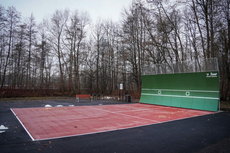 Ścianka tenisowa na Trzech Stawach gotowa