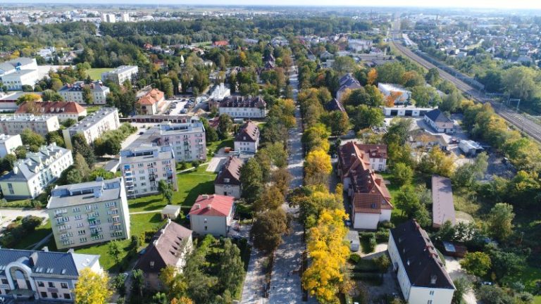Ciechanów. Elektryczne auto kompleksowo przebada jakość powietrza
