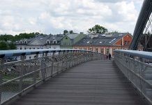 Kraków. Słynna kładka ojca Bernatka do remontu. Co się stanie z kłódkami zakochanych?