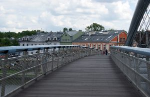 Kraków. Słynna kładka ojca Bernatka do remontu. Co się stanie z kłódkami zakochanych?